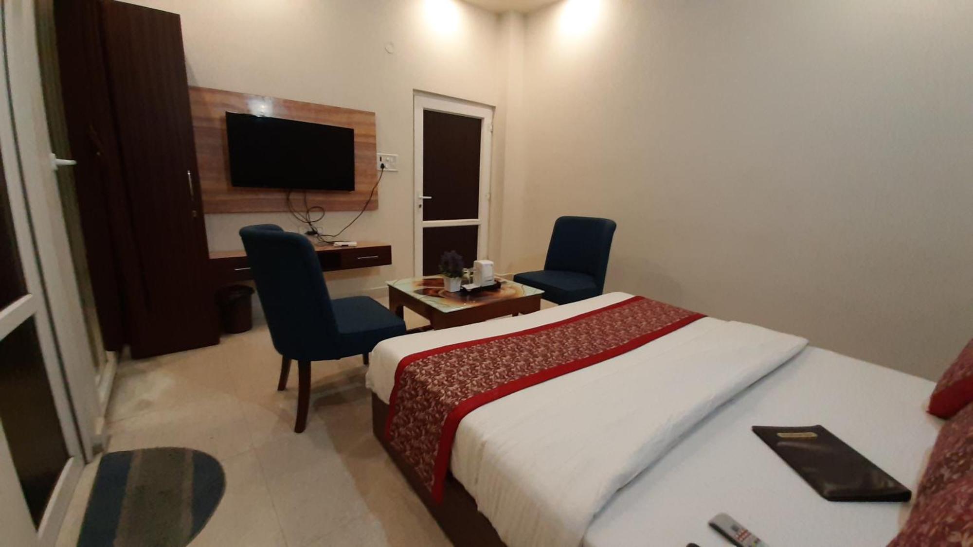 Hotel Ventures Inn Amritsar Oda fotoğraf