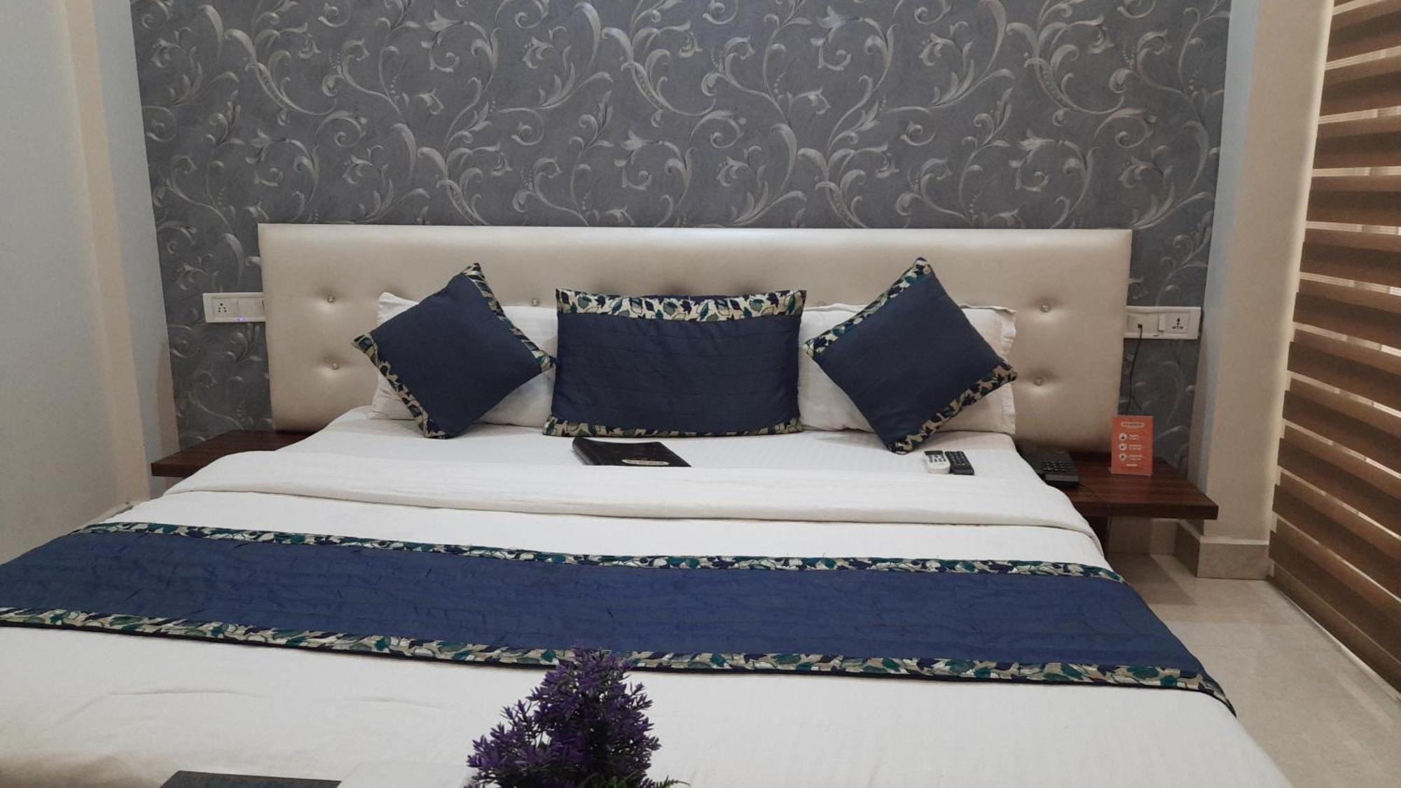 Hotel Ventures Inn Amritsar Oda fotoğraf