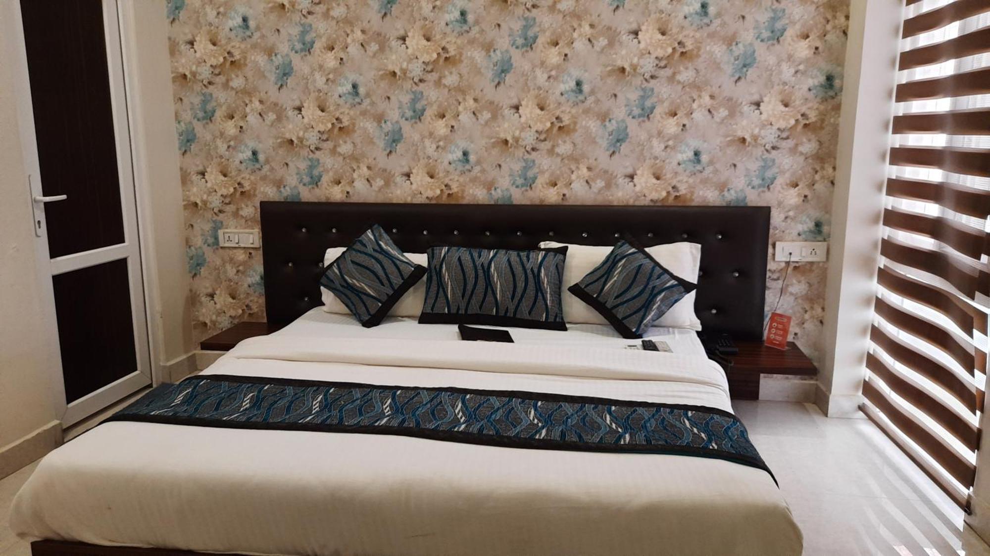 Hotel Ventures Inn Amritsar Oda fotoğraf